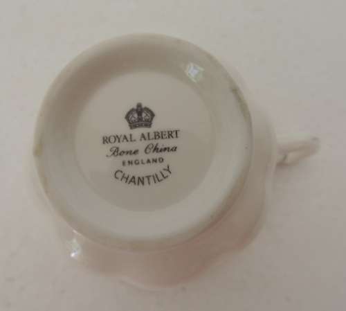 ROYAL ALBERT TEA CUP - " CHANTILLY "