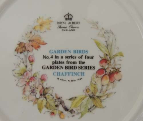 ROYAL ALBERT PLATE - GARDEN BIRDS SERIES " CHAFFINCH "