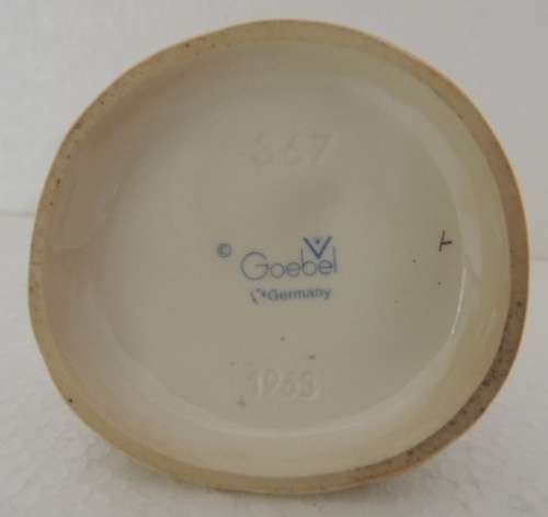 HUMMEL FIGURINE  - " BUSY STUDENT " # 367 DATED 1963