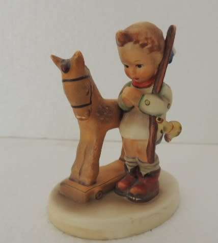 HUMMEL FIGURINE  - " PRAYER BEFORE BATTLE " # 20