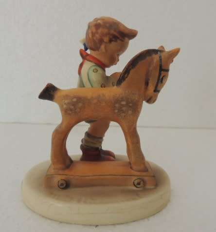 HUMMEL FIGURINE  - " PRAYER BEFORE BATTLE " # 20