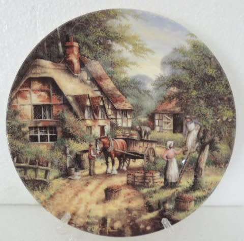 WEDGWOOD "COUNTRY DAYS" SERIES PLATE - "THE APPLE PICKERS" with COA