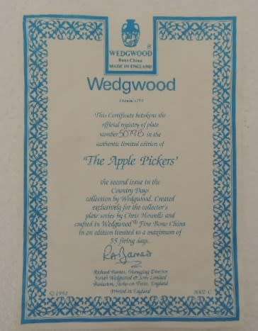 WEDGWOOD "COUNTRY DAYS" SERIES PLATE - "THE APPLE PICKERS" with COA