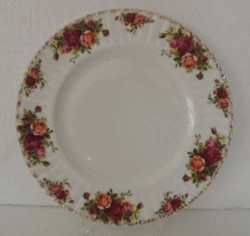 ROYAL ALBERT DINNER PLATE - "OLD COUNTRY ROSES"