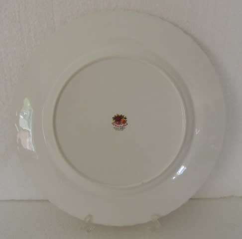 ROYAL ALBERT DINNER PLATE - "OLD COUNTRY ROSES"