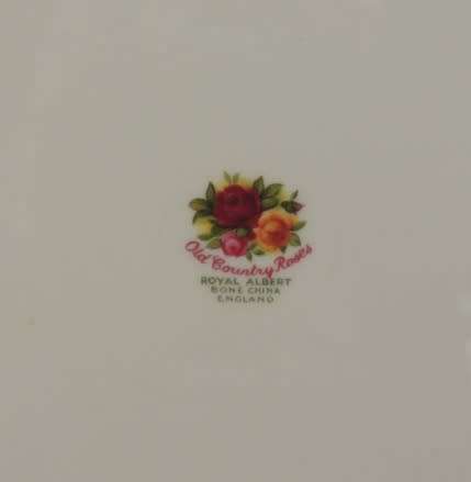 ROYAL ALBERT DINNER PLATE - "OLD COUNTRY ROSES"