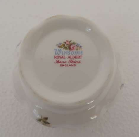 ROYAL ALBERT SMALL SUGAR BOWL - "WINSOME"