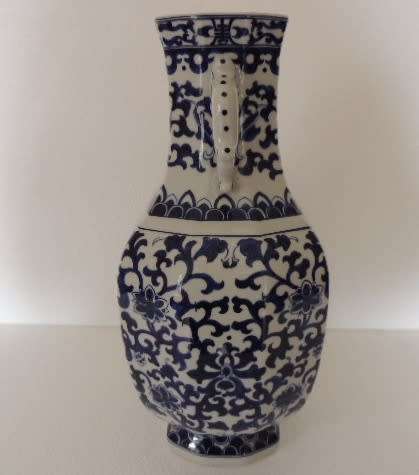 CHINESE TWIN HANDLE VASE
