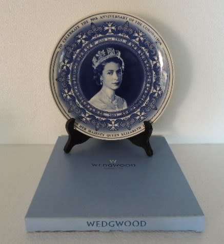 WEDGWOOD DAILY MAIL PLATE 2003 BOXED - CELEBRATING THE 50th ANNIVERSARY OF THE QUEENS CORONATION