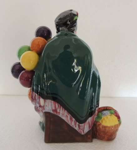 ROYAL DOULTON FIGURINE - "THE OLD BALLOON SELLER" HN 1315