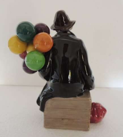 ROYAL DOULTON FIGURINE - "THE BALLOON MAN" HN 1954