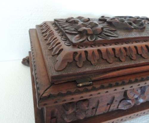 EXQUISITELY CARVED TEAK BOX ON PAW FEET