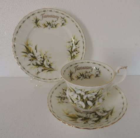 ROYAL ALBERT FLOWER OF THE MONTH TRIO JANUARY - "SNOWDROPS"