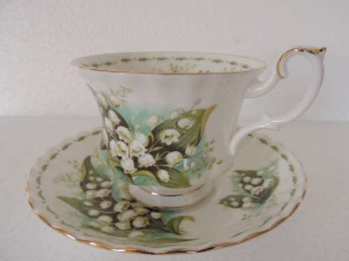 ROYAL ALBERT FLOWER OF THE MONTH TRIO MAY - "LILY OF THE VALLEY"