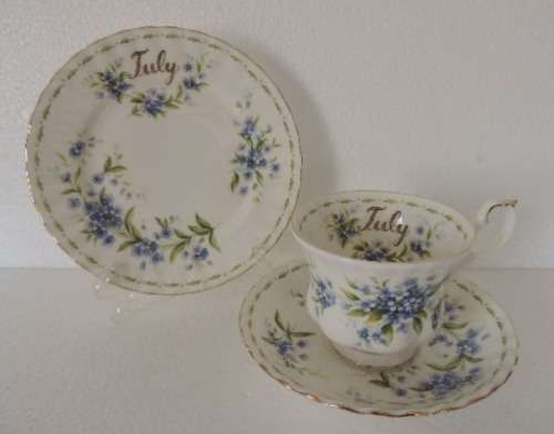 ROYAL ALBERT FLOWER OF THE MONTH TRIO JULY - "FORGET-ME-NOT"