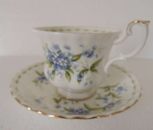 ROYAL ALBERT FLOWER OF THE MONTH TRIO JULY - "FORGET-ME-NOT"