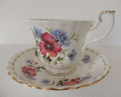 ROYAL ALBERT FLOWER OF THE MONTH TRIO AUGUST - "POPPY"