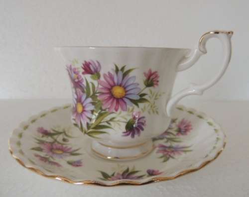 ROYAL ALBERT FLOWER OF THE MONTH TRIO SEPTEMBER - "MICHAELMAS DAISY"
