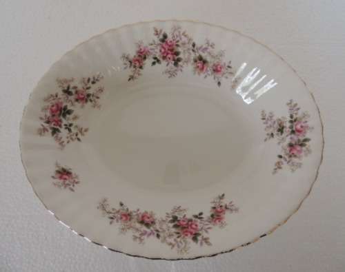 ROYAL ALBERT SERVING BOWL - "LAVENDER ROSE"