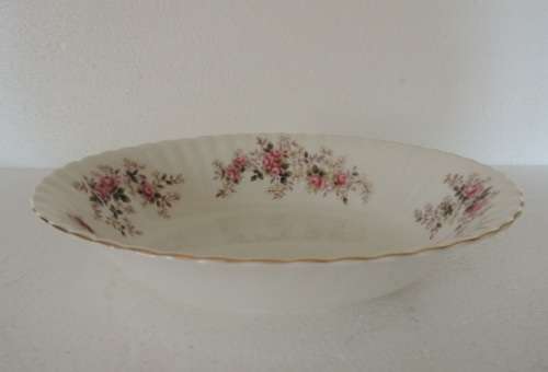ROYAL ALBERT SERVING BOWL - "LAVENDER ROSE"