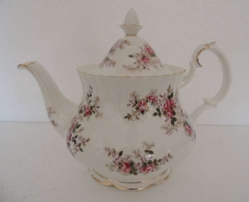 ROYAL ALBERT TEA SET WITH LARGE TEA POT - "LAVENDER ROSE" Reserved for MAGBEZ