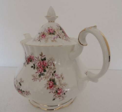 ROYAL ALBERT TEA SET WITH LARGE TEA POT - "LAVENDER ROSE" Reserved for MAGBEZ