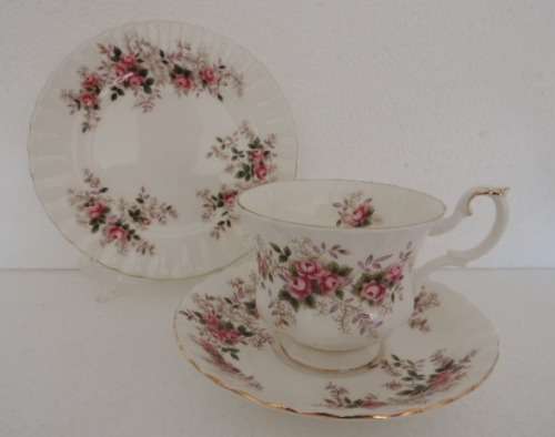 ROYAL ALBERT TEA SET WITH LARGE TEA POT - "LAVENDER ROSE" Reserved for MAGBEZ