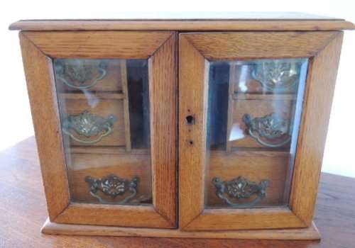 OAK HUMIDOR 1920's - PLEASE READ HIDDEN MESSAGES FOUND ON THE DRAWERS!