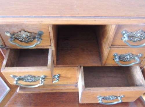 OAK HUMIDOR 1920's - PLEASE READ HIDDEN MESSAGES FOUND ON THE DRAWERS!