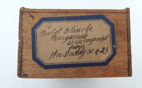 OAK HUMIDOR 1920's - PLEASE READ HIDDEN MESSAGES FOUND ON THE DRAWERS!