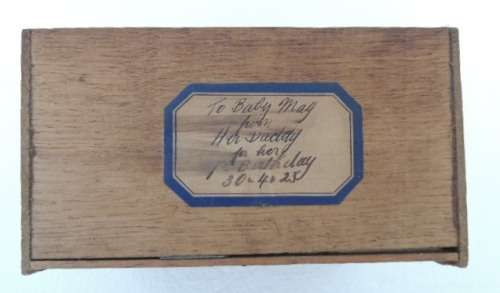 OAK HUMIDOR 1920's - PLEASE READ HIDDEN MESSAGES FOUND ON THE DRAWERS!