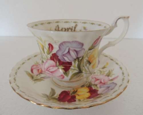 ROYAL ALBERT FLOWER OF THE MONTH SERIES DUO - APRIL SWEET PEA