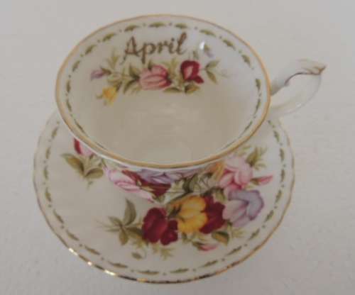 ROYAL ALBERT FLOWER OF THE MONTH SERIES DUO - APRIL SWEET PEA