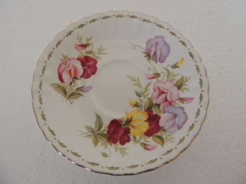 ROYAL ALBERT FLOWER OF THE MONTH SERIES DUO - APRIL SWEET PEA