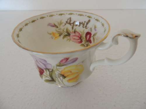 ROYAL ALBERT FLOWER OF THE MONTH SERIES DUO - APRIL SWEET PEA