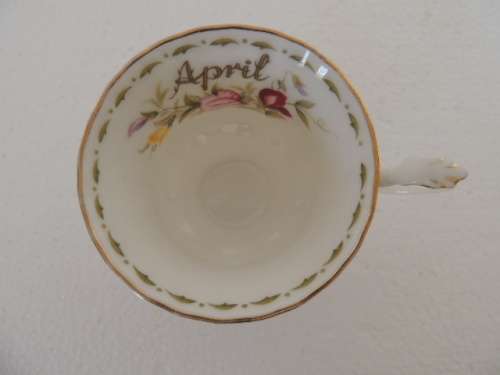 ROYAL ALBERT FLOWER OF THE MONTH SERIES DUO - APRIL SWEET PEA