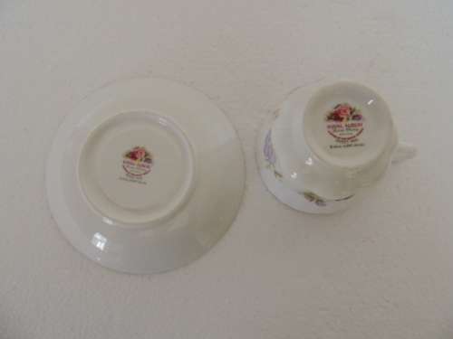 ROYAL ALBERT FLOWER OF THE MONTH SERIES DUO - APRIL SWEET PEA