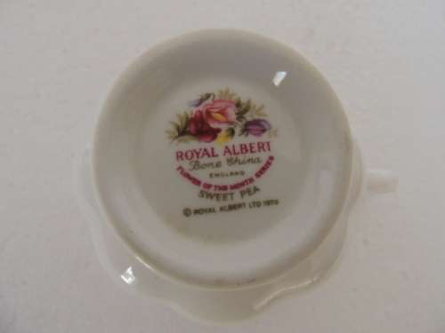 ROYAL ALBERT FLOWER OF THE MONTH SERIES DUO - APRIL SWEET PEA
