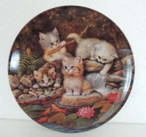 JURGEN SCHOLTZ CAT PLATE - "AM SEEROSENTEICH", KAHLA GERMANY