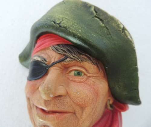 MAGNIFICENT CHALKWARE HEAD - "SMUGGLER"