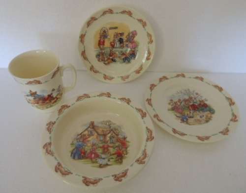 BUNNYKINS 4 ITEMS - MINT CONDITION
