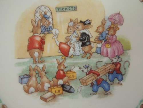 BUNNYKINS 4 ITEMS - MINT CONDITION