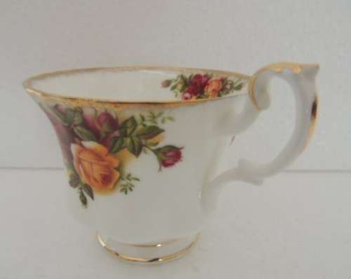 ROYAL ALBERT TRIO - "OLD COUNTRY ROSES"