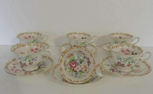 ROYAL ALBERT COFFEE DUOS X 6 - "NOSEGAY"