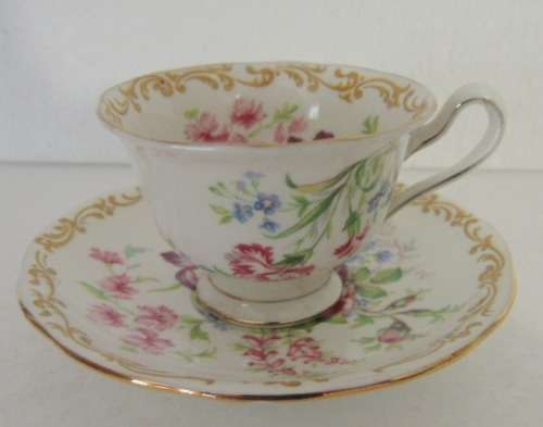 ROYAL ALBERT COFFEE DUOS X 6 - "NOSEGAY"