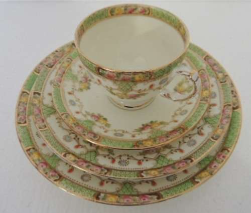 SUTHERLAND ENGLISH CHINA 26 PIECE TEA SET - PATTERN # 2492