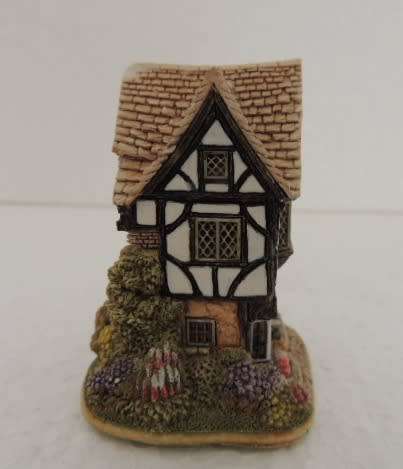LILLIPUT LANE MINIATURE COTTAGE - "LITTLE SHAMBLES" boxed