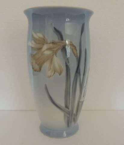GLORIOUS FLARED BING AND GRONDAHL VASE 8805/450 , reserved for Tori 16