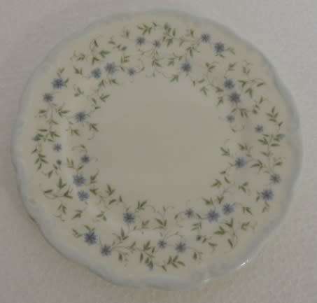 ROYAL ALBERT TRIO - "CAROLINE" 4 available