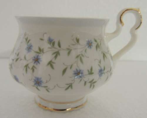 ROYAL ALBERT TRIO - "CAROLINE" 4 available